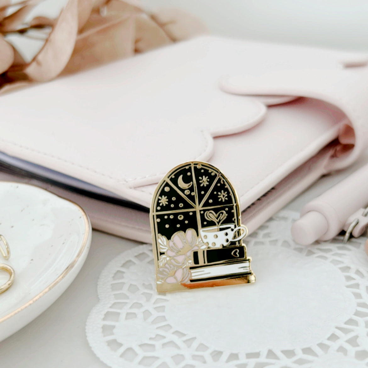 Reading nook - magnetic enamel pin